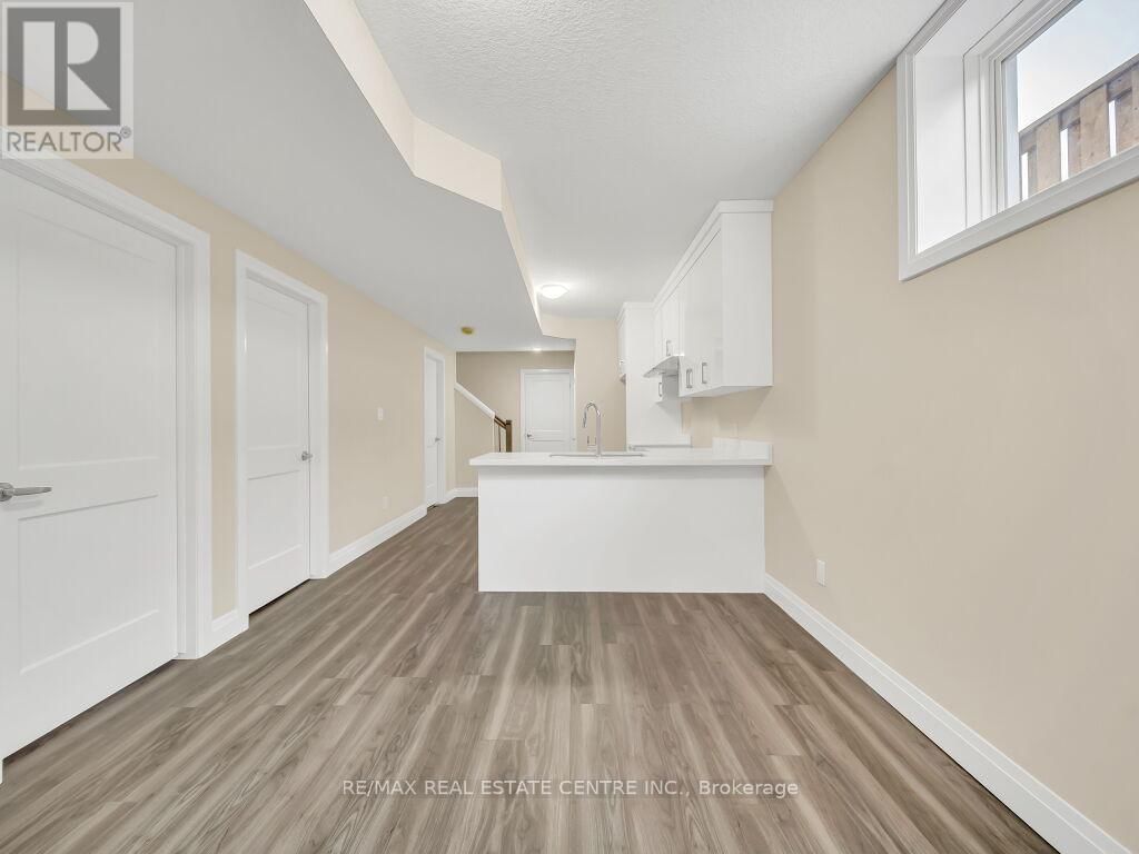 256 KING STREET WEST Image 42