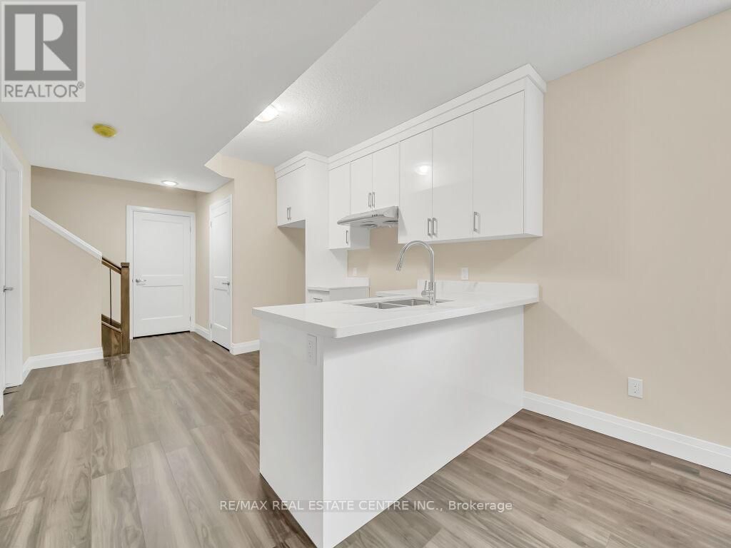 256 KING STREET WEST Image 44
