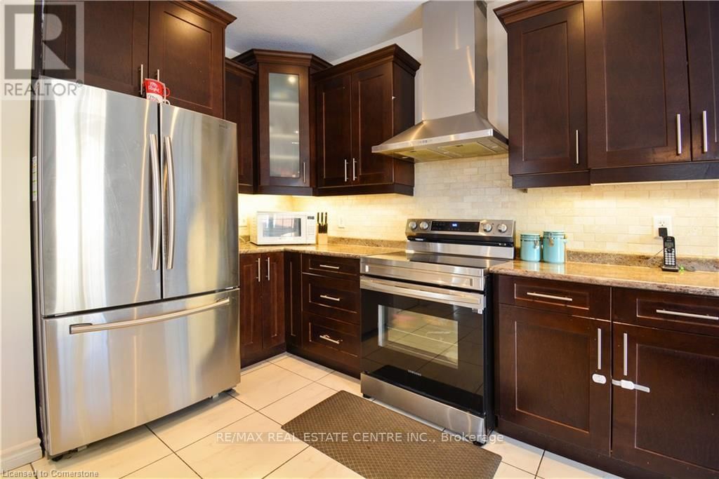 240 BISMARK DRIVE Image 11