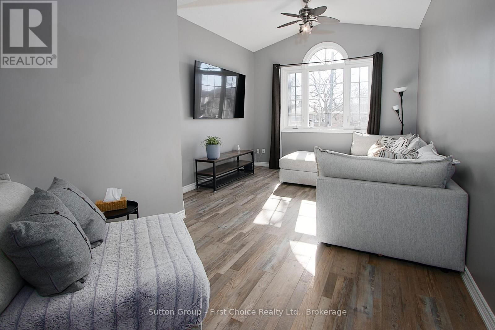 280 RAILWAY AVENUE Image 17
