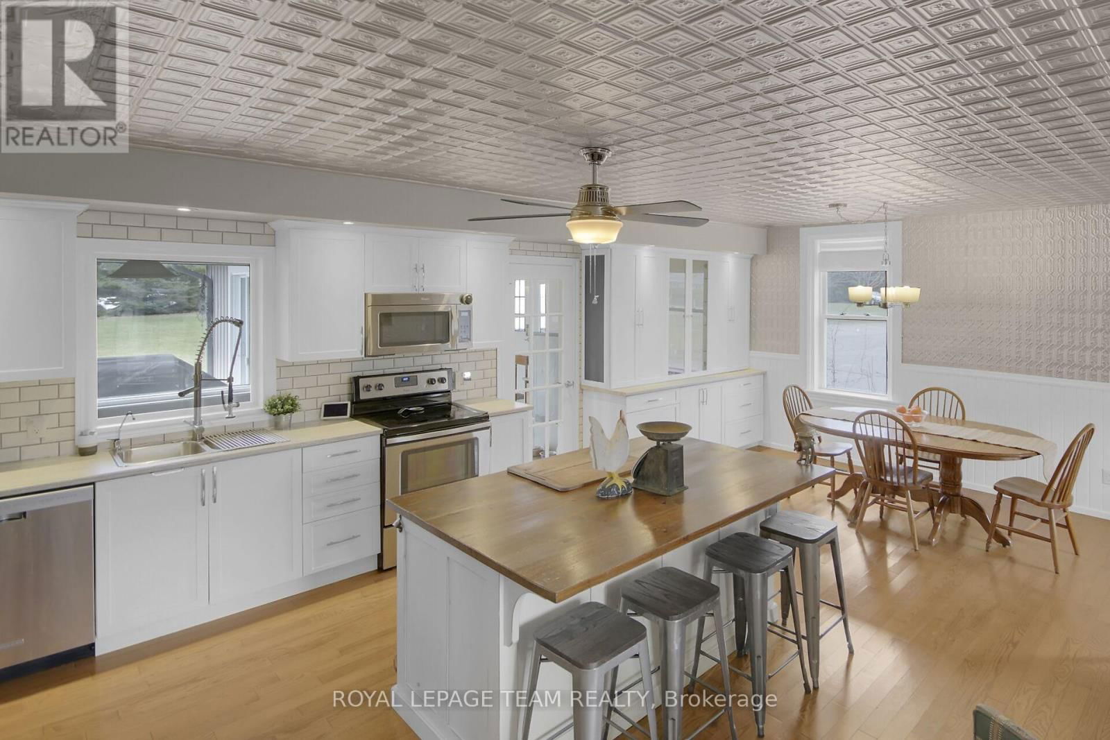 1456 MEADOW DRIVE Image 14