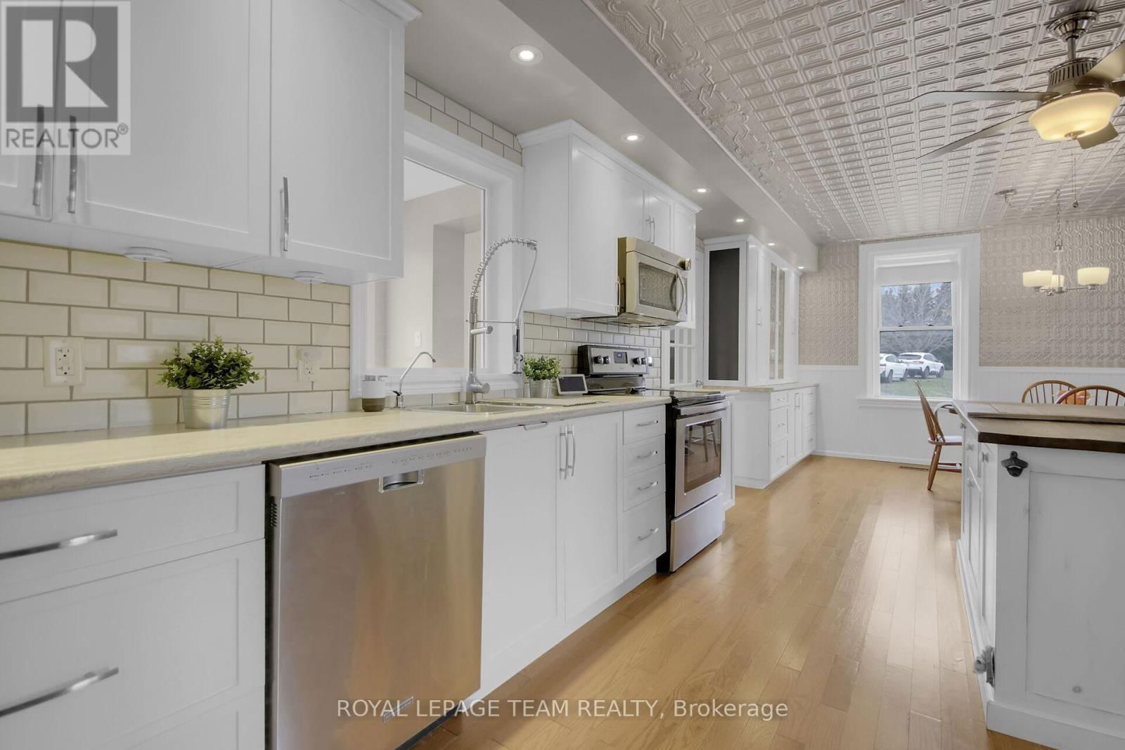 1456 MEADOW DRIVE Image 17