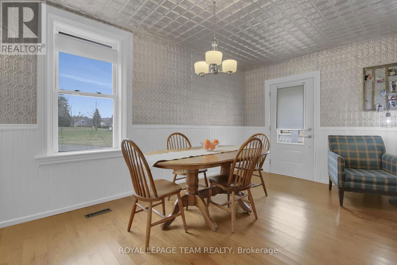 1456 MEADOW DRIVE Image 20