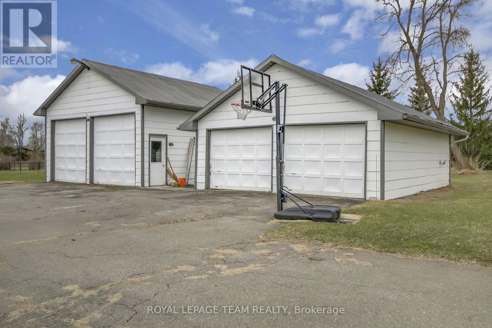 1456 MEADOW DRIVE Image 4