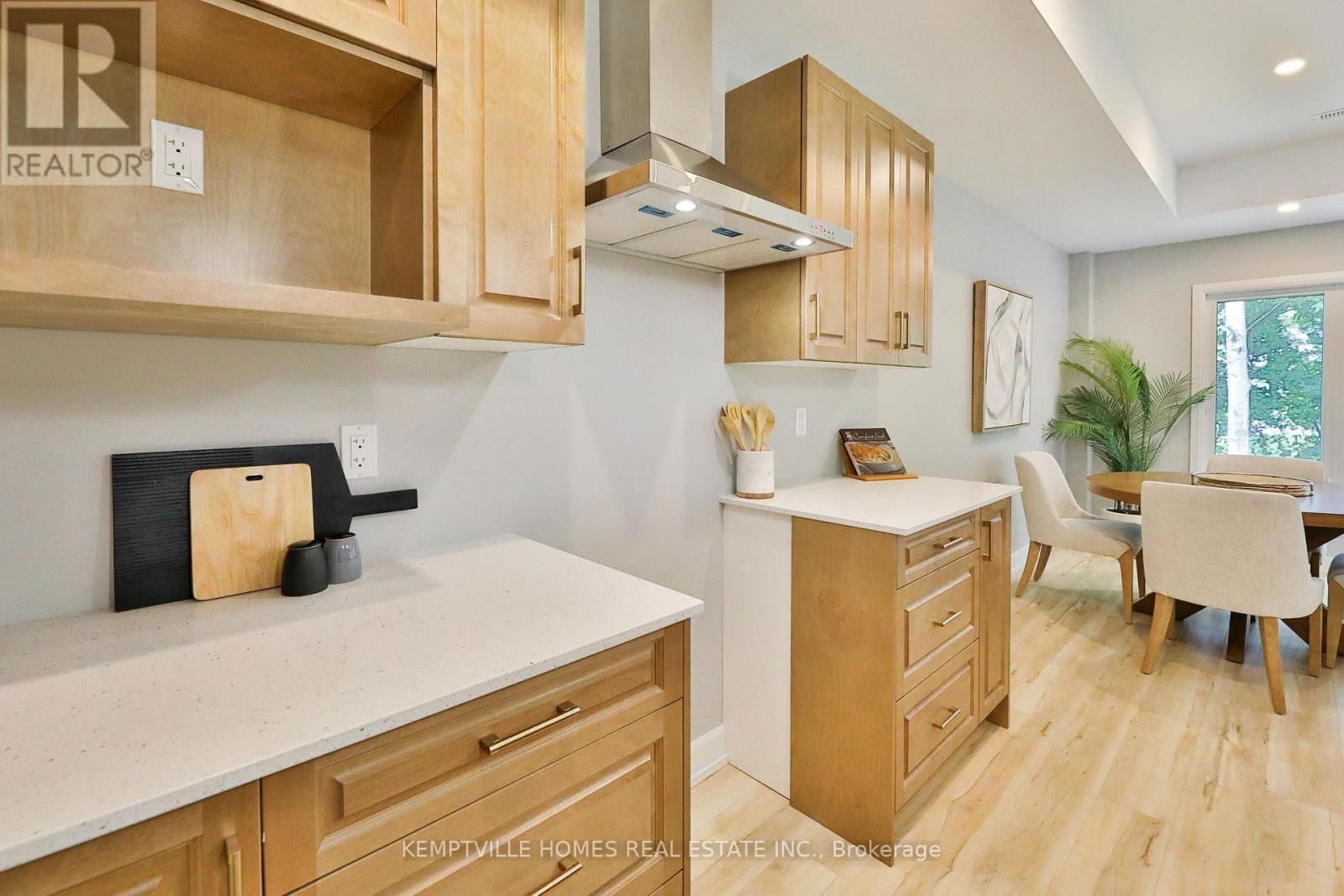 324 LEWIS W STREET Image 12