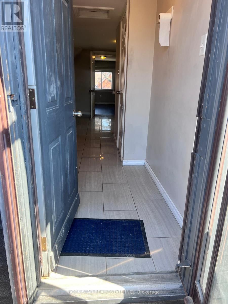 Upper - 26 WENTWORTH STREET SOUTH Image 15