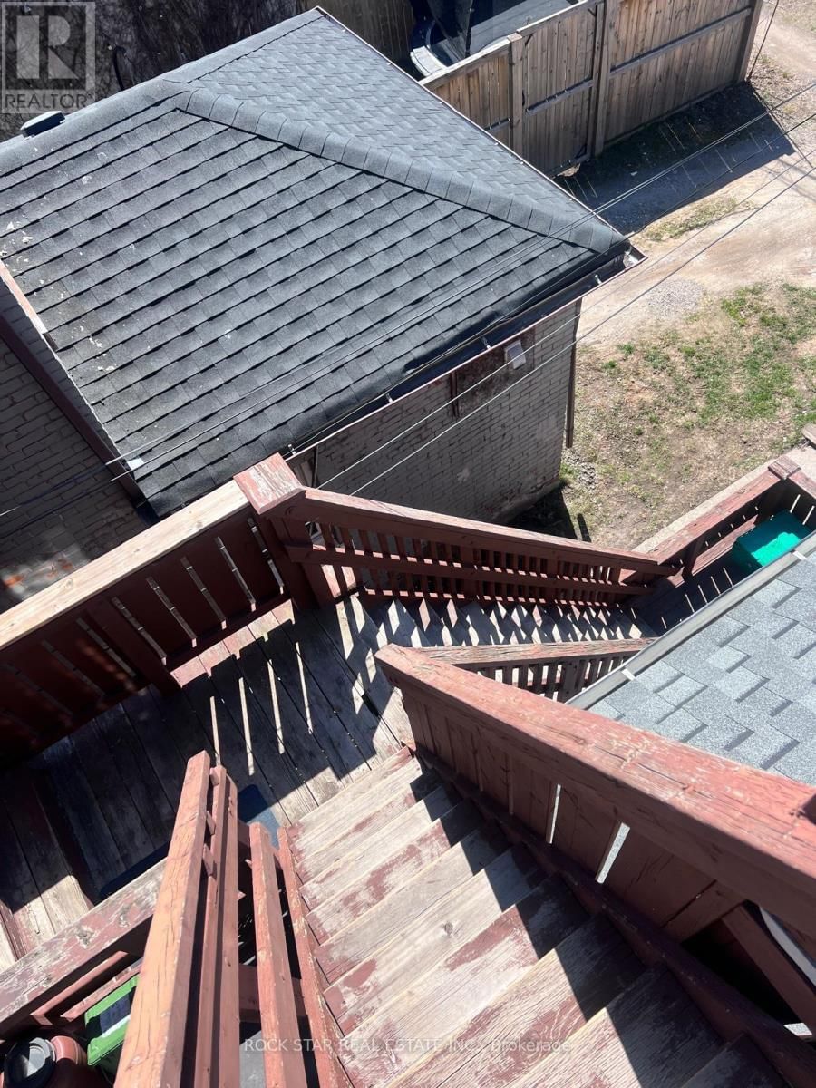 Upper - 26 WENTWORTH STREET SOUTH Image 16