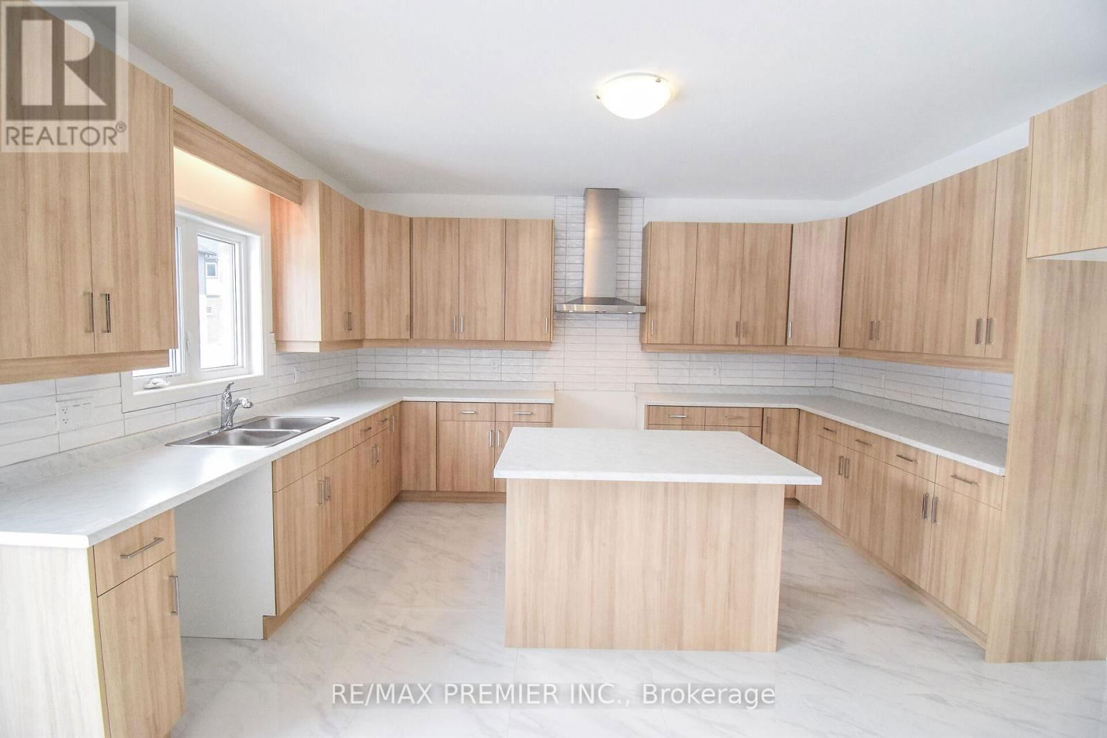 96 ACACIA ROAD Image 17