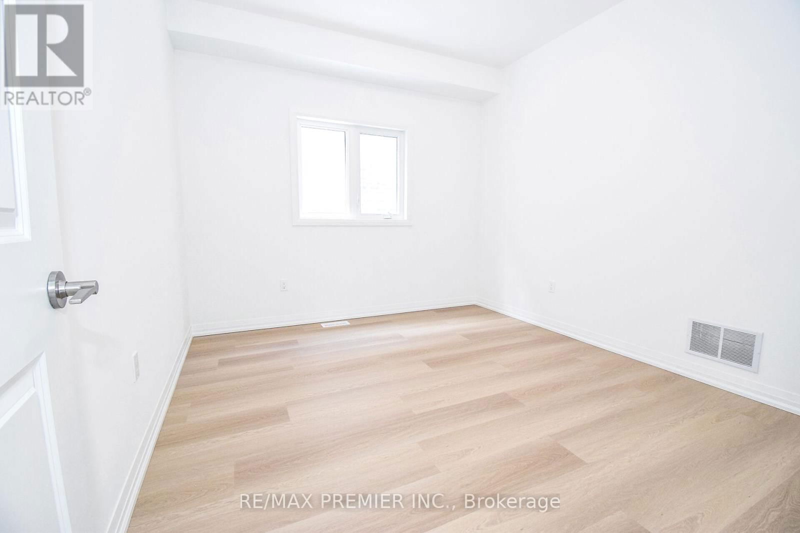 96 ACACIA ROAD Image 22