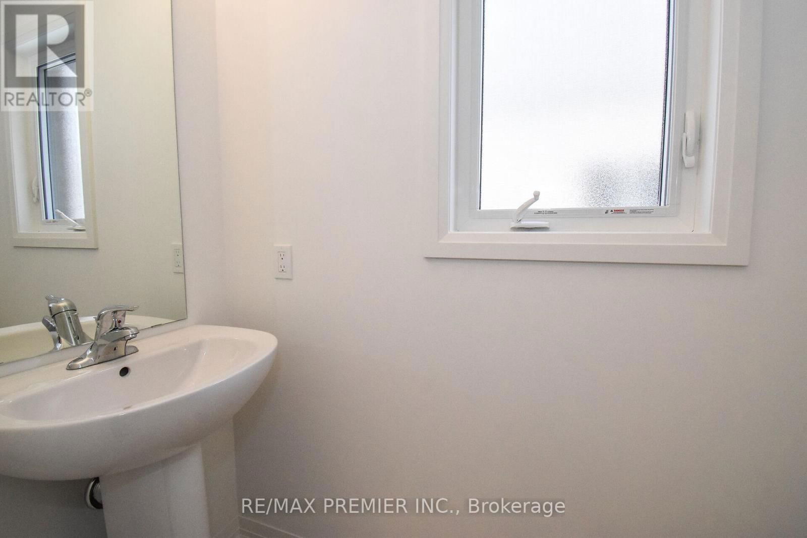 96 ACACIA ROAD Image 26