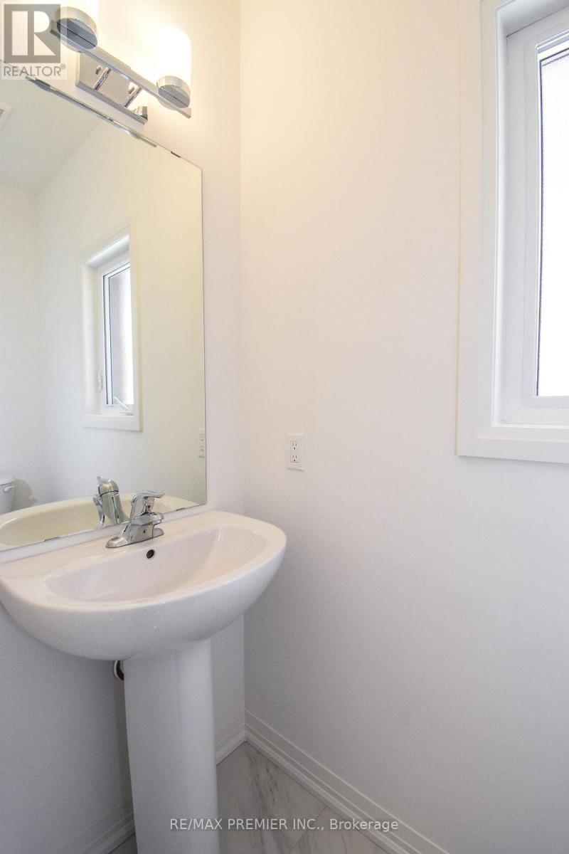 96 ACACIA ROAD Image 27