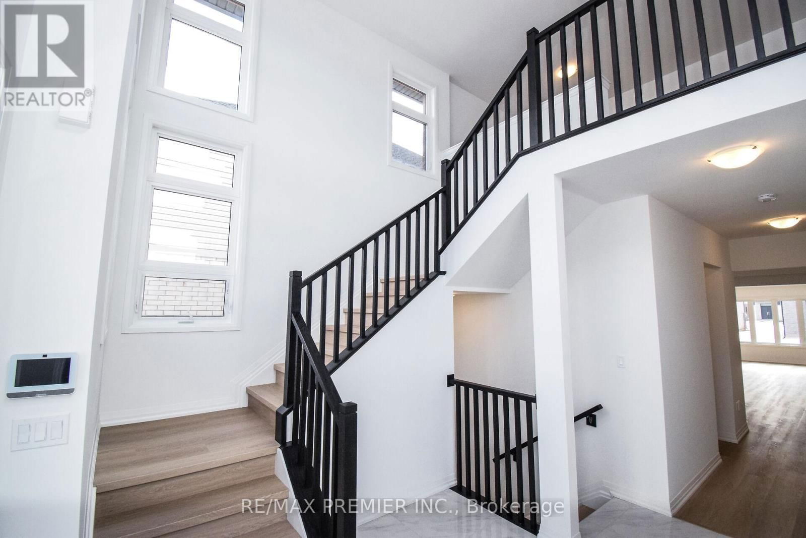 96 ACACIA ROAD Image 30