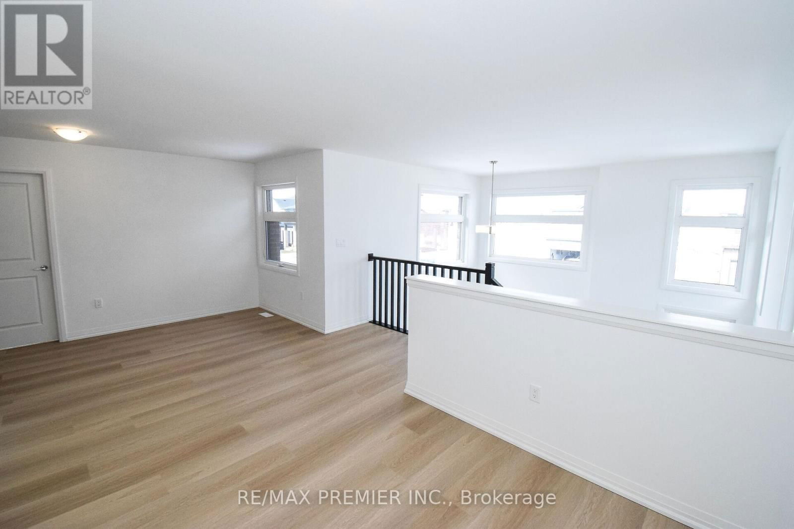 96 ACACIA ROAD Image 32