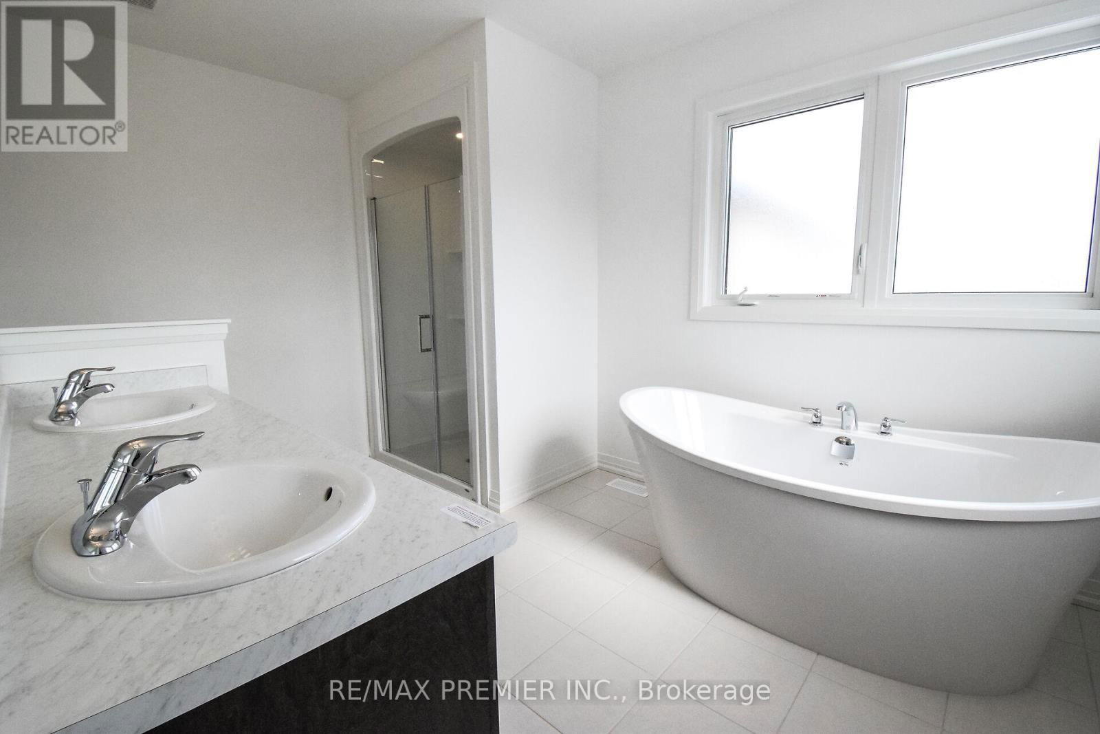 96 ACACIA ROAD Image 35