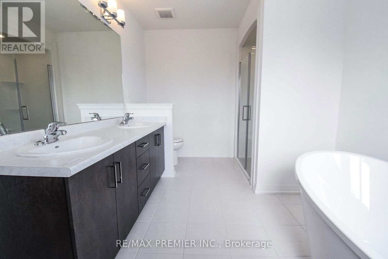 96 ACACIA ROAD Image 36