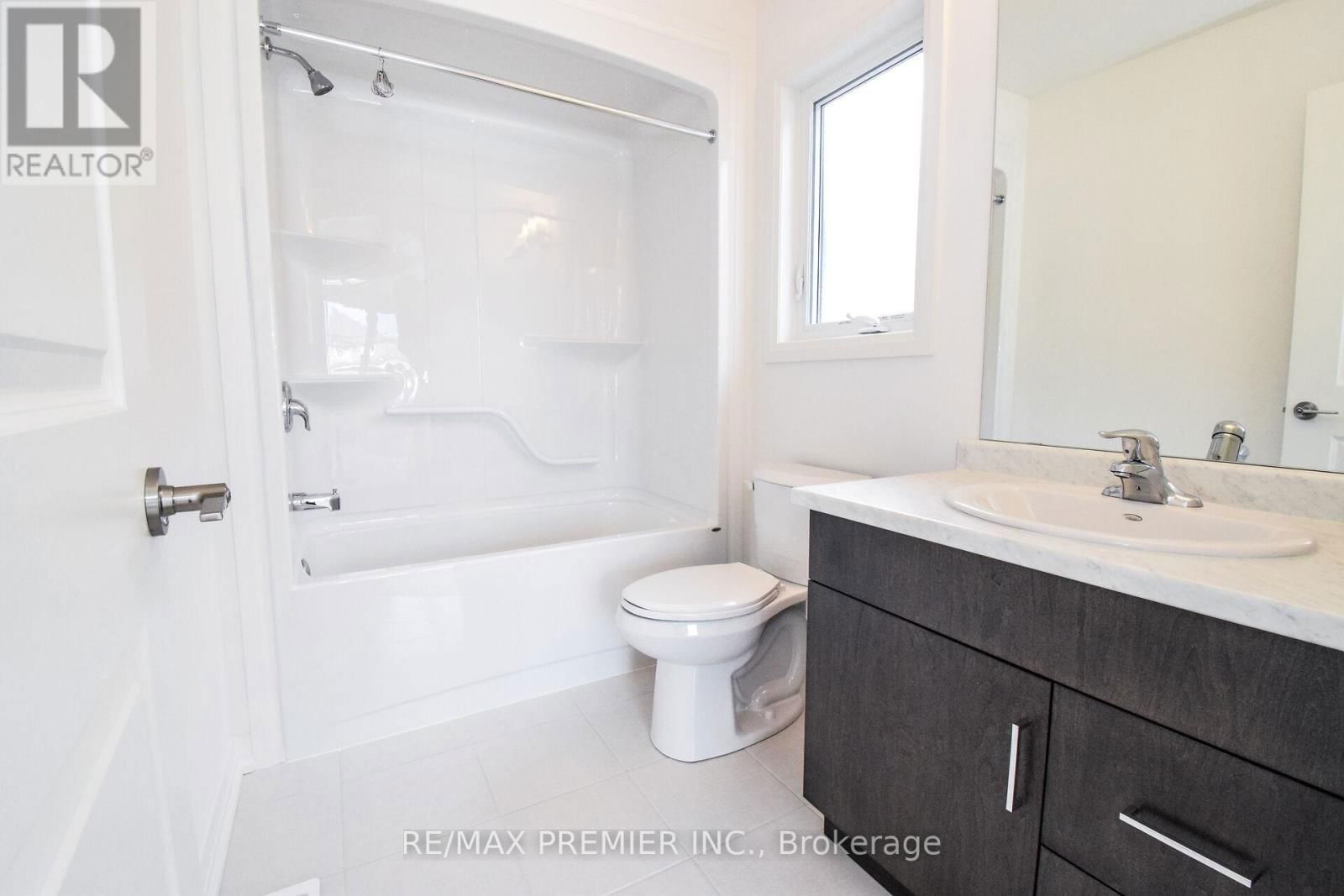 96 ACACIA ROAD Image 40