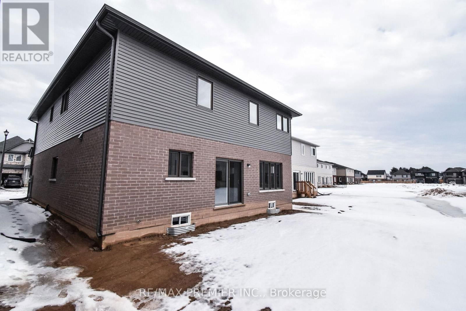 96 ACACIA ROAD Image 46