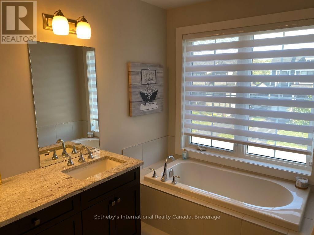 165 YELLOW BIRCH CRESCENT Image 16