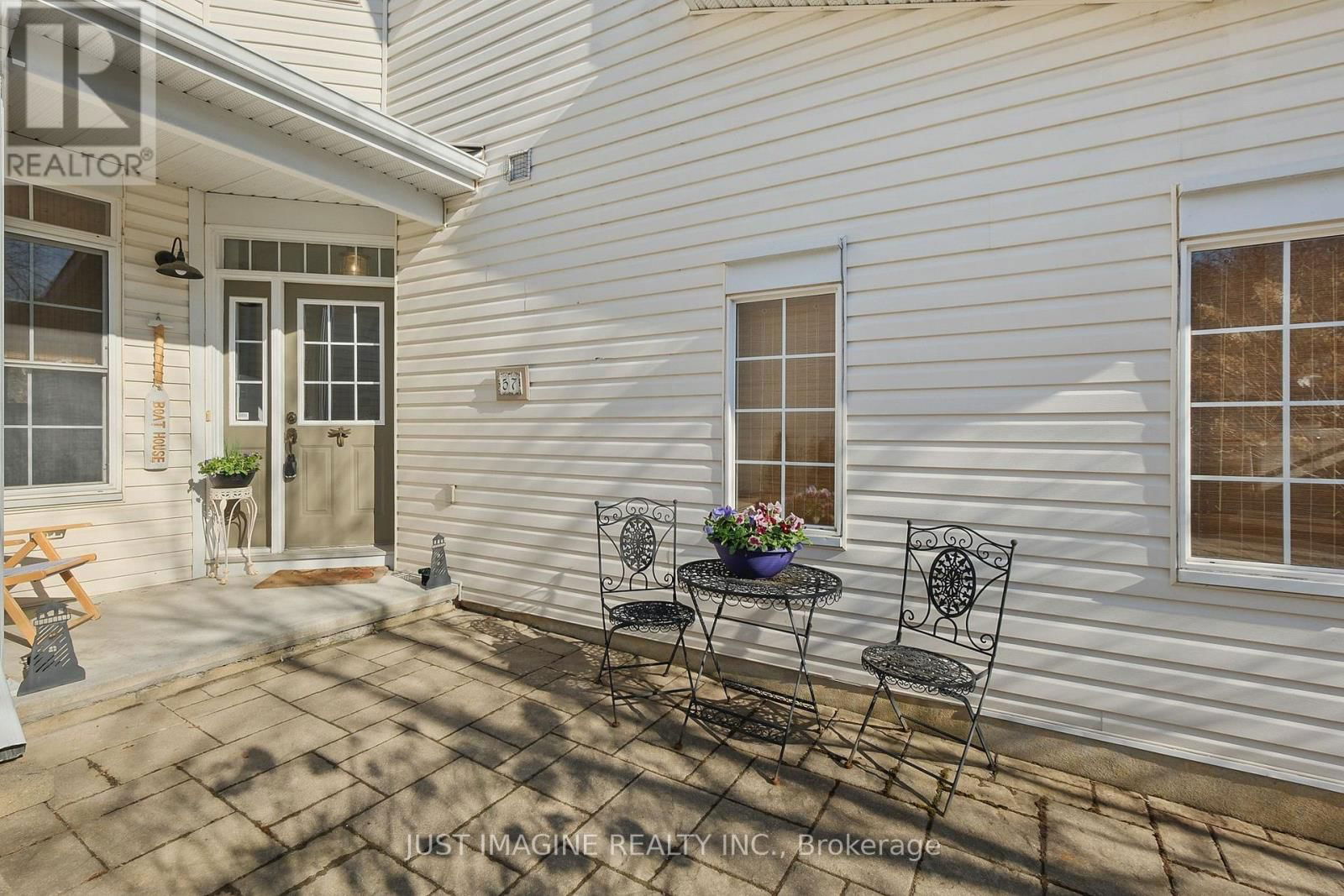 57 HEMLO CRESCENT Image 2