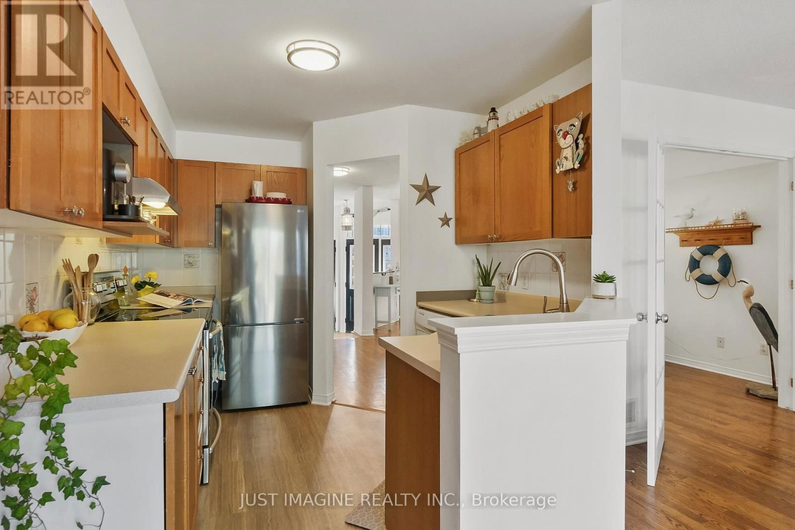 57 HEMLO CRESCENT Image 22