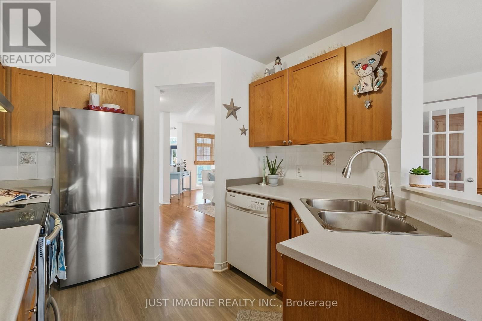 57 HEMLO CRESCENT Image 23