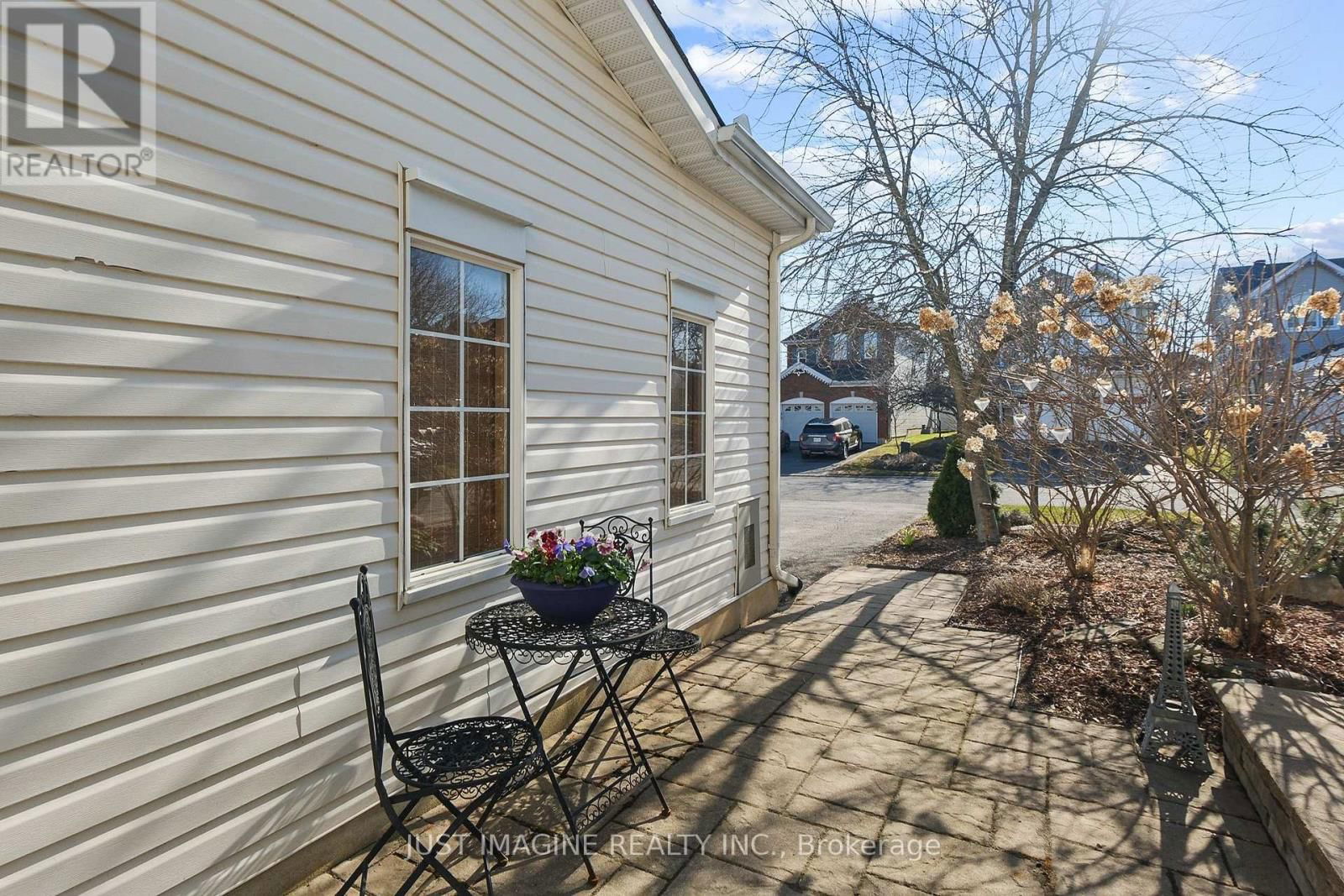 57 HEMLO CRESCENT Image 3