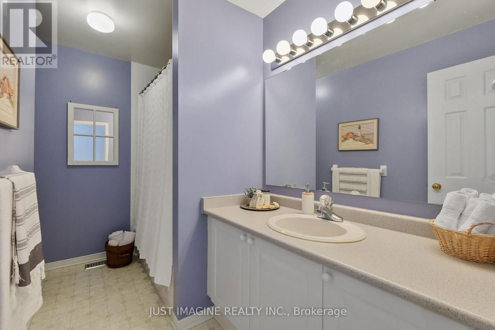57 HEMLO CRESCENT Image 31