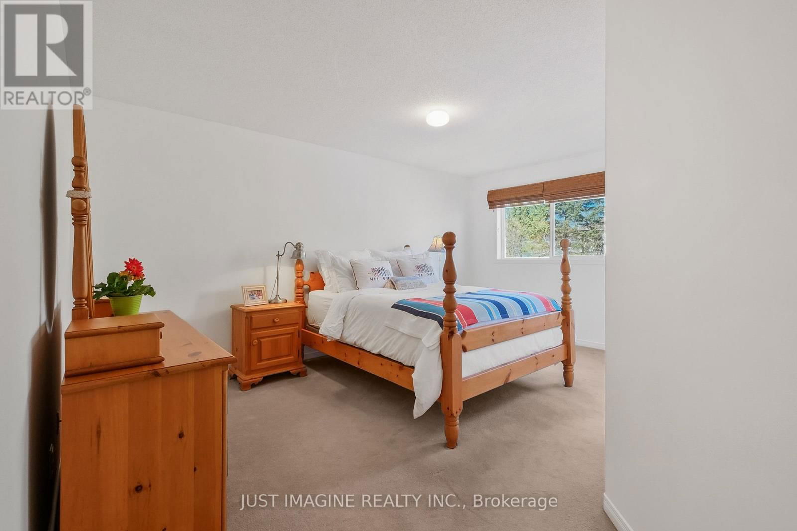 57 HEMLO CRESCENT Image 32