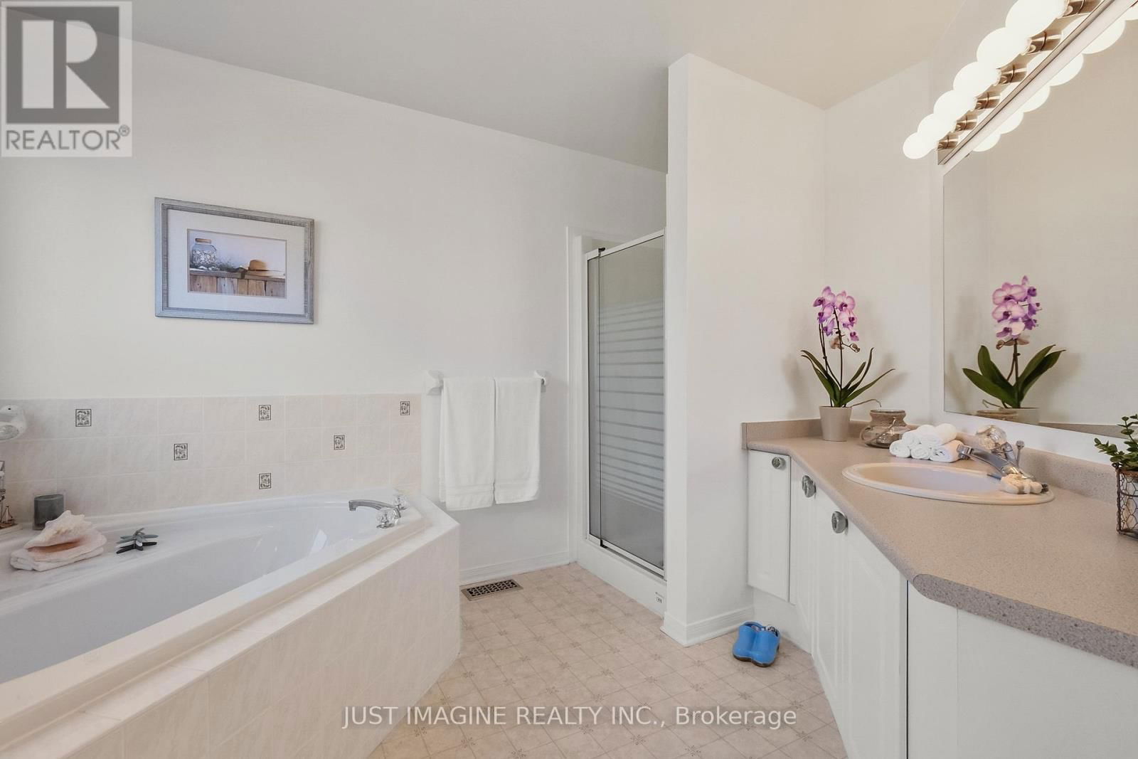 57 HEMLO CRESCENT Image 34