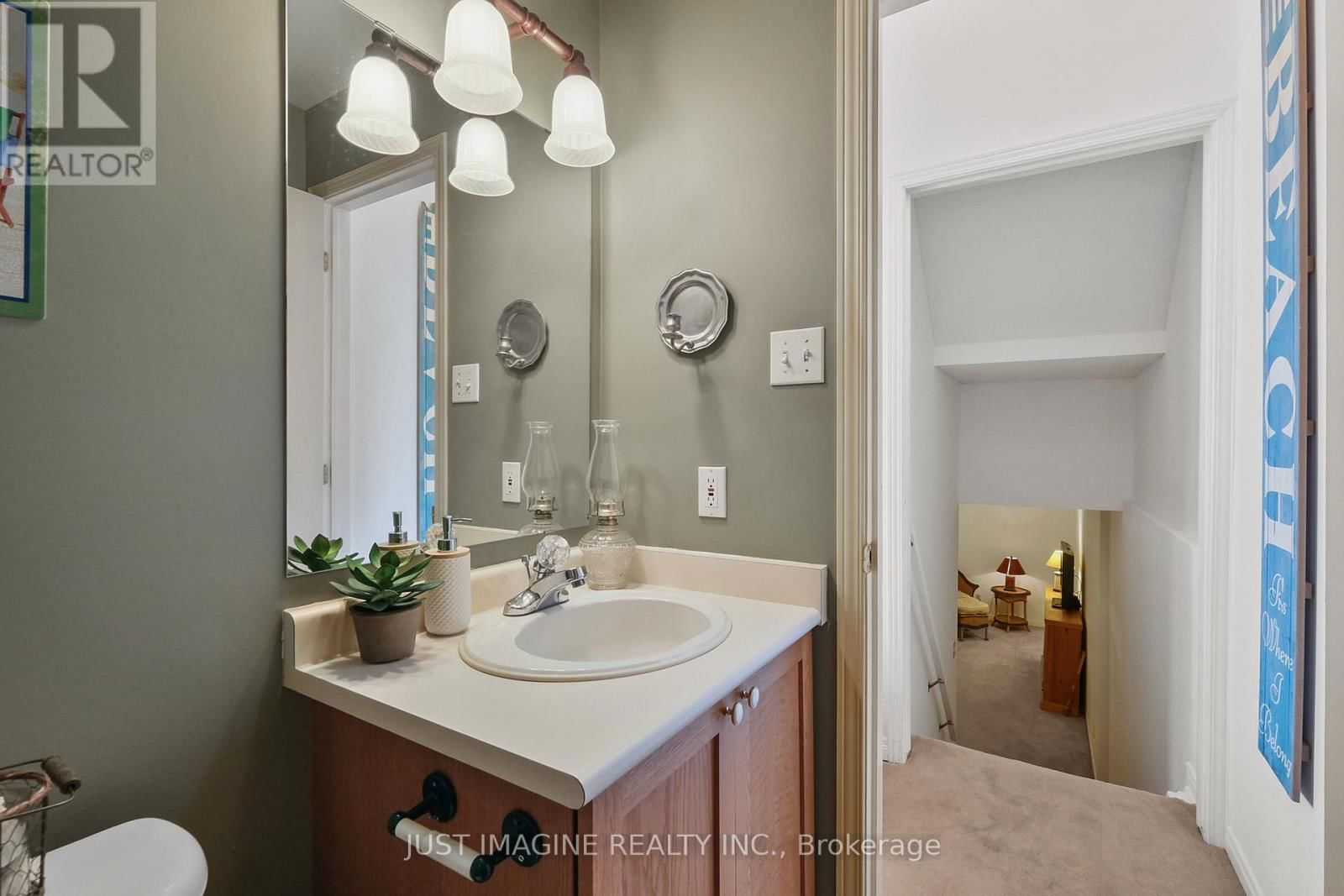 57 HEMLO CRESCENT Image 36
