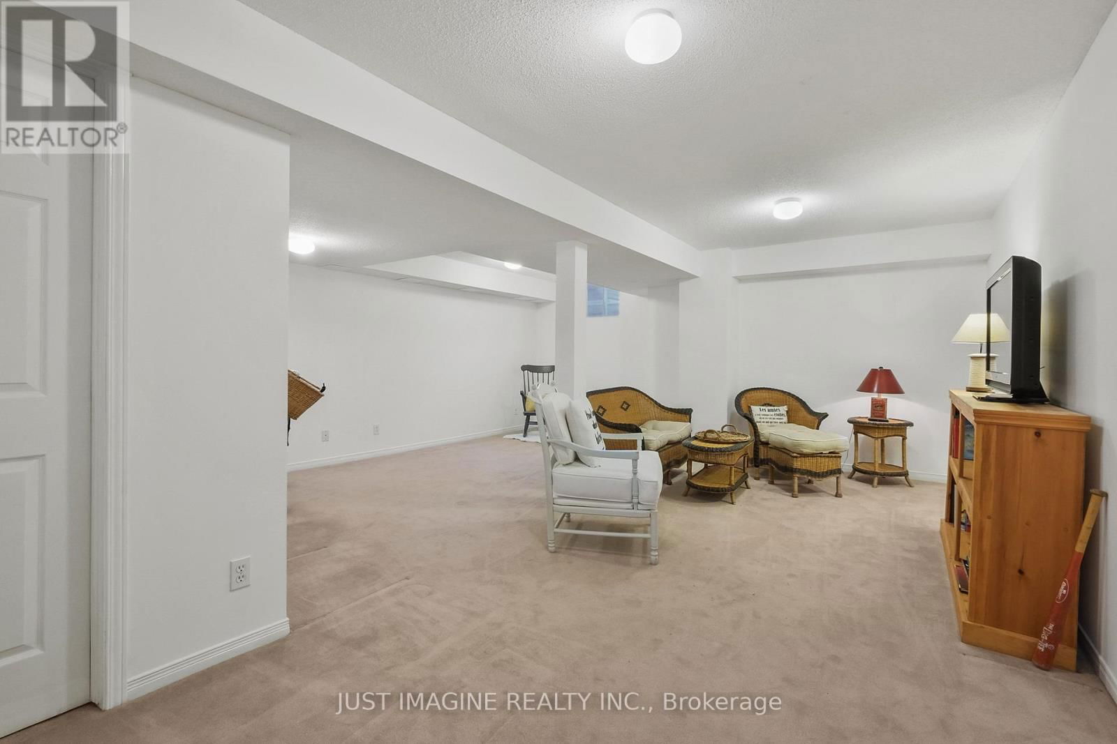 57 HEMLO CRESCENT Image 37