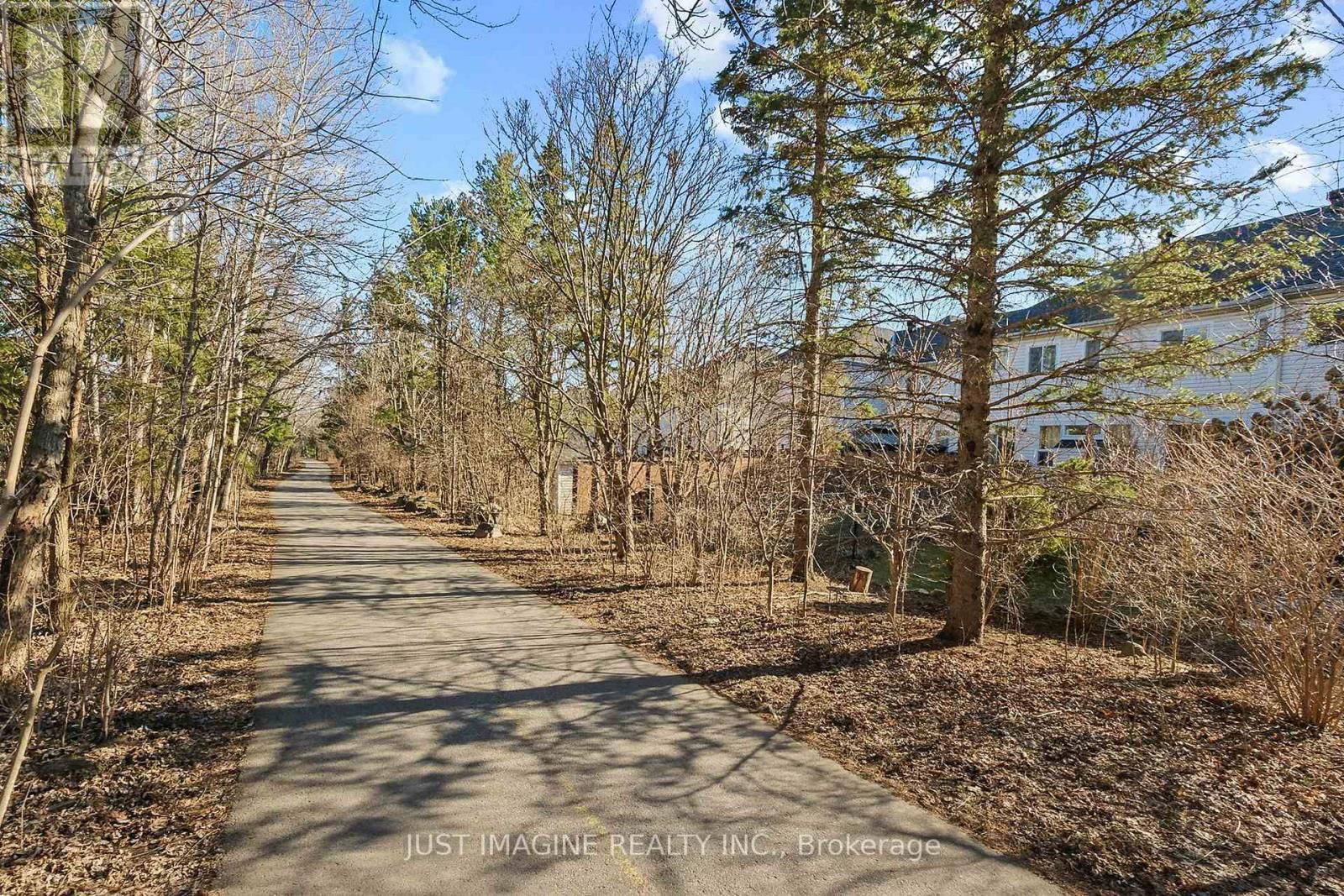 57 HEMLO CRESCENT Image 46