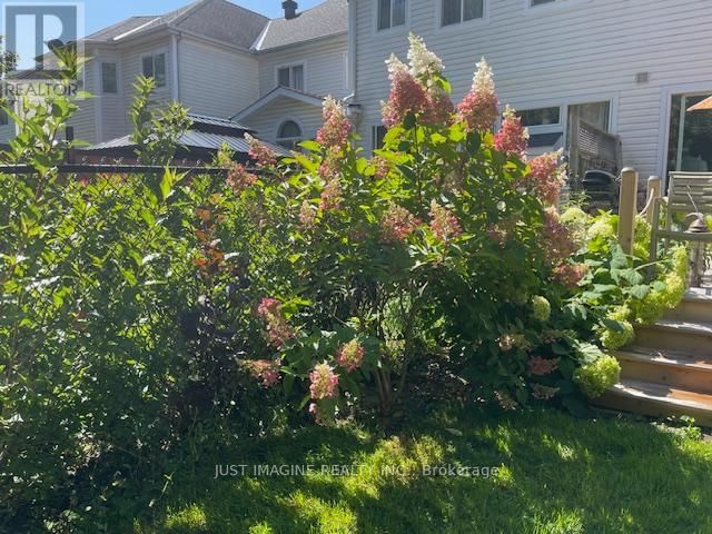 57 HEMLO CRESCENT Image 48