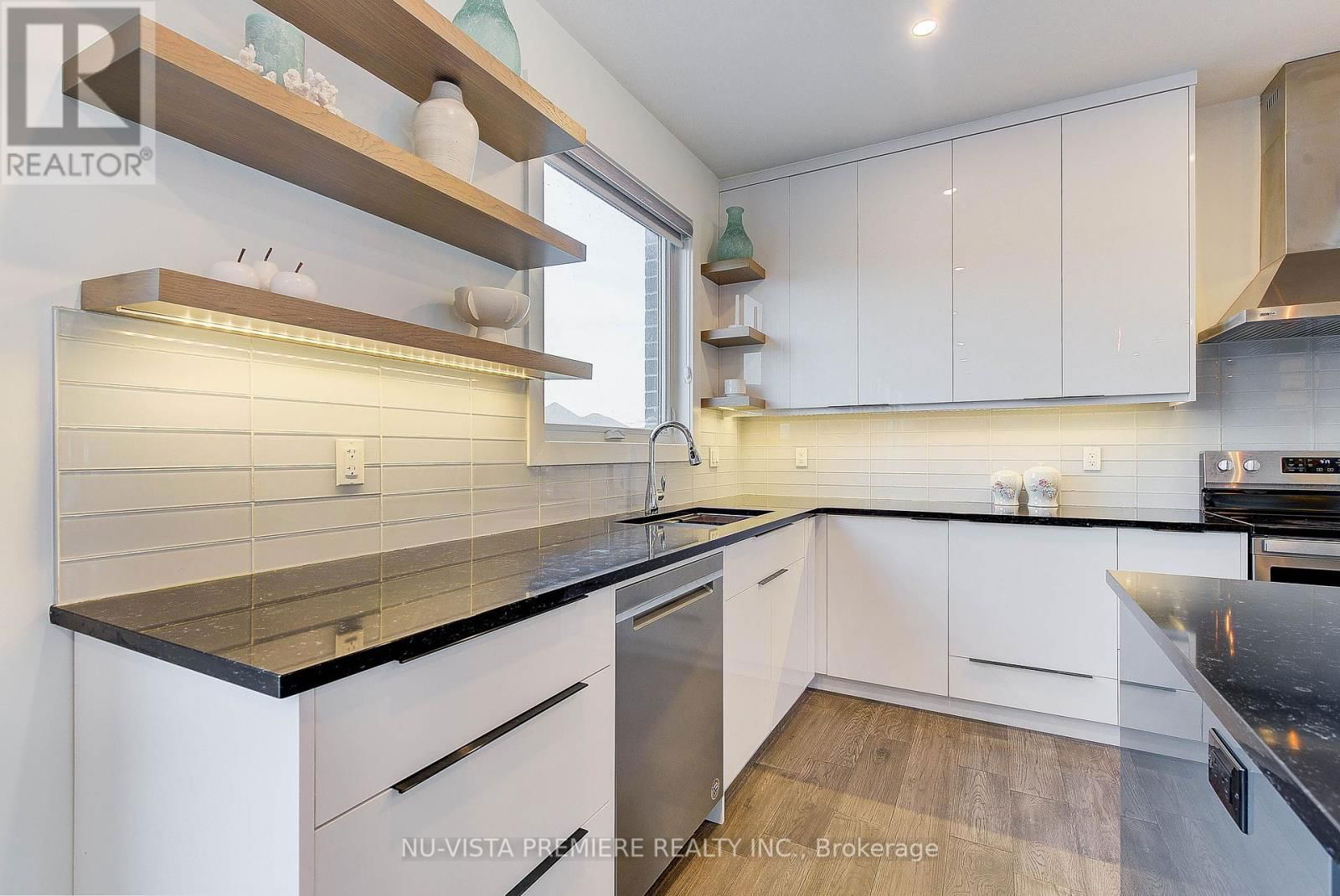 1357 MEDWAY PARK DRIVE Image 12