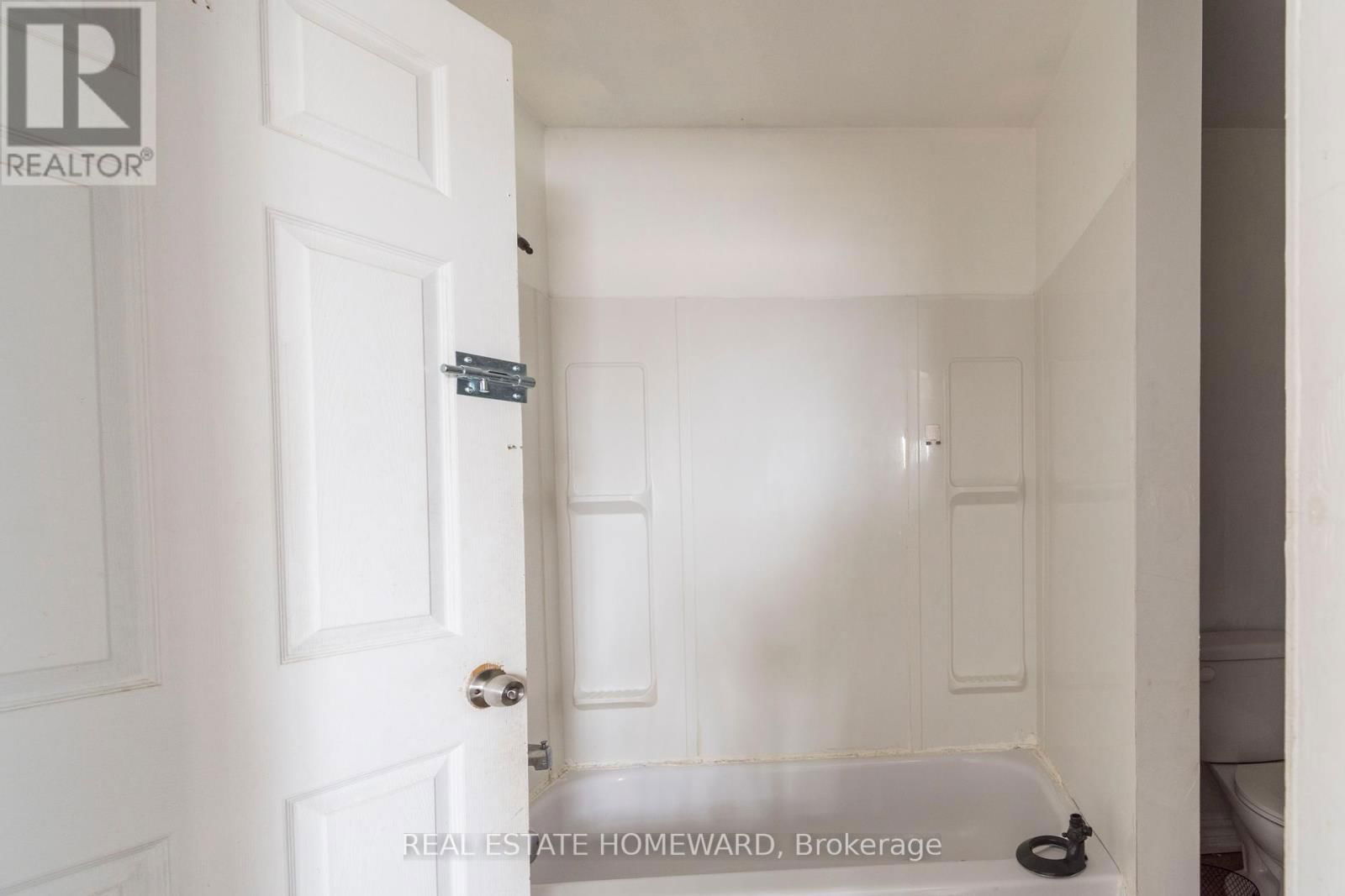 195 VICTORIA AVENUE Image 10