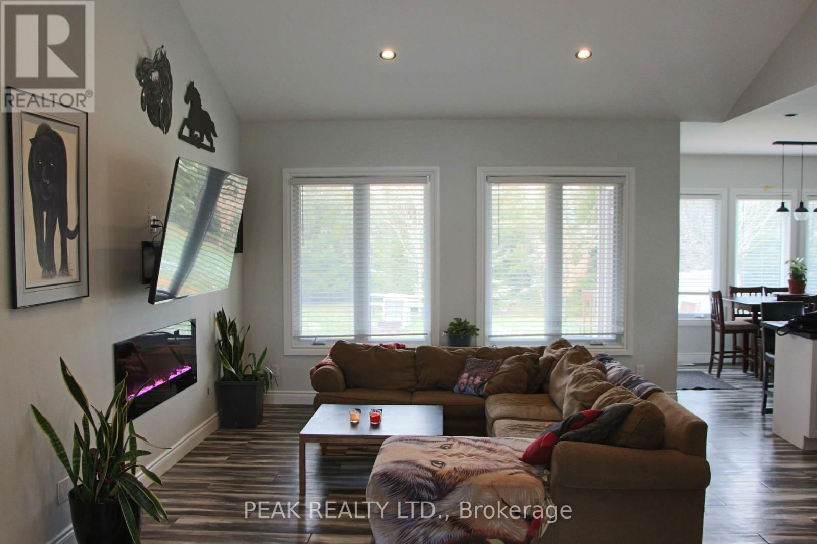 38812 VIENNA STREET Image 3