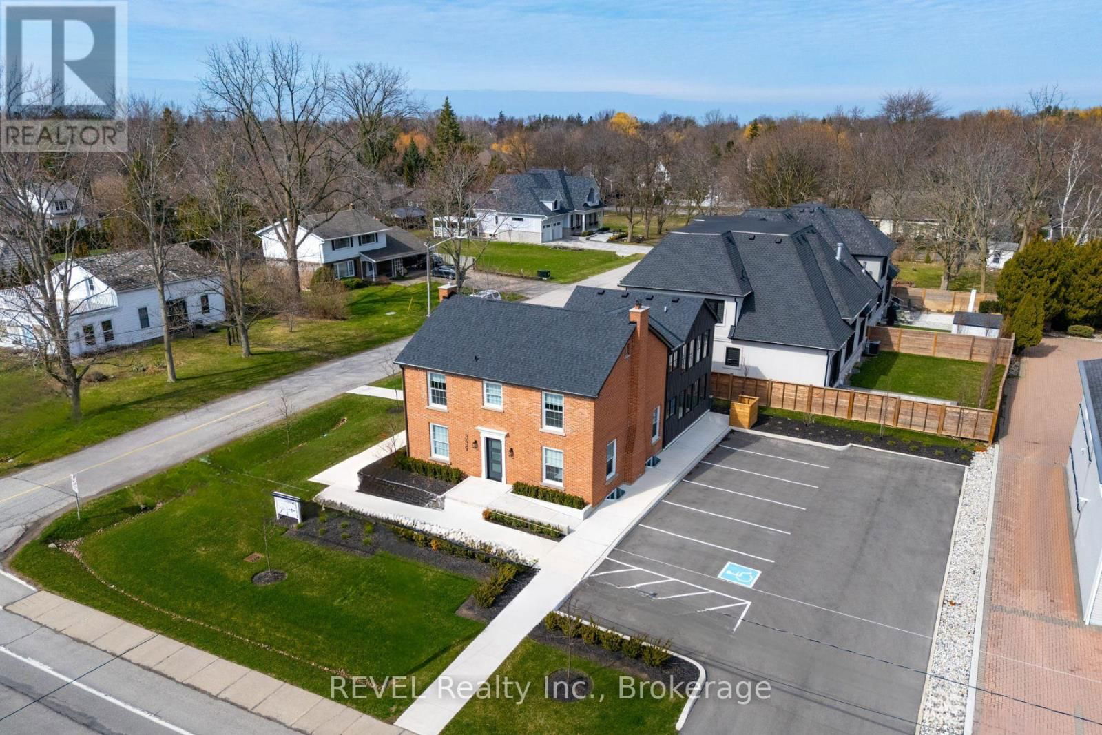 339 MARY STREET Image 12