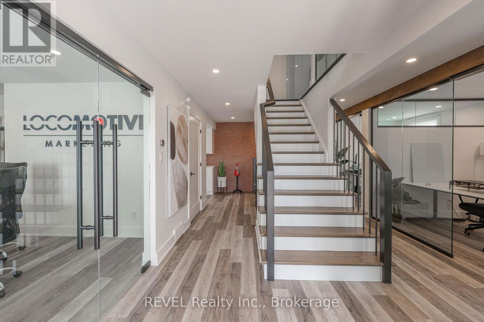 339 MARY STREET Image 15