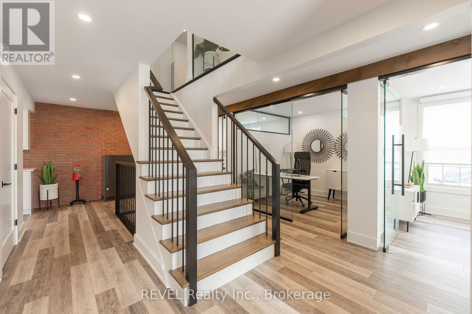 339 MARY STREET Image 16
