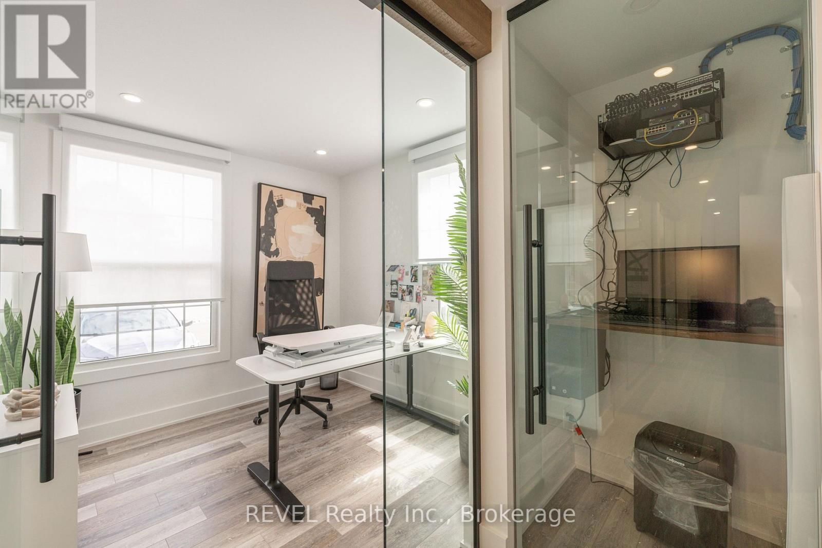 339 MARY STREET Image 17