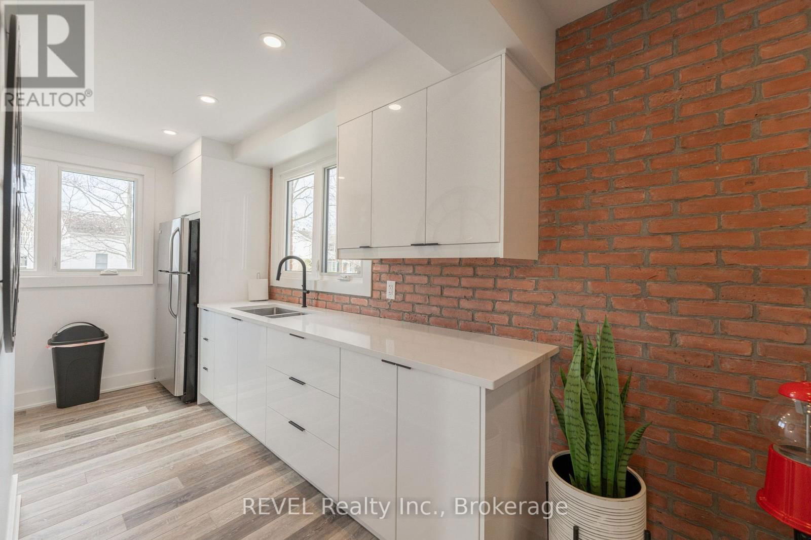 339 MARY STREET Image 21