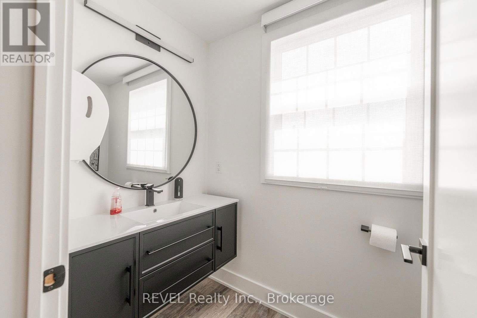 339 MARY STREET Image 34