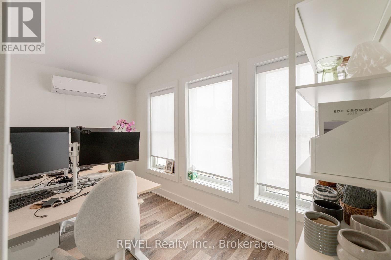 339 MARY STREET Image 45
