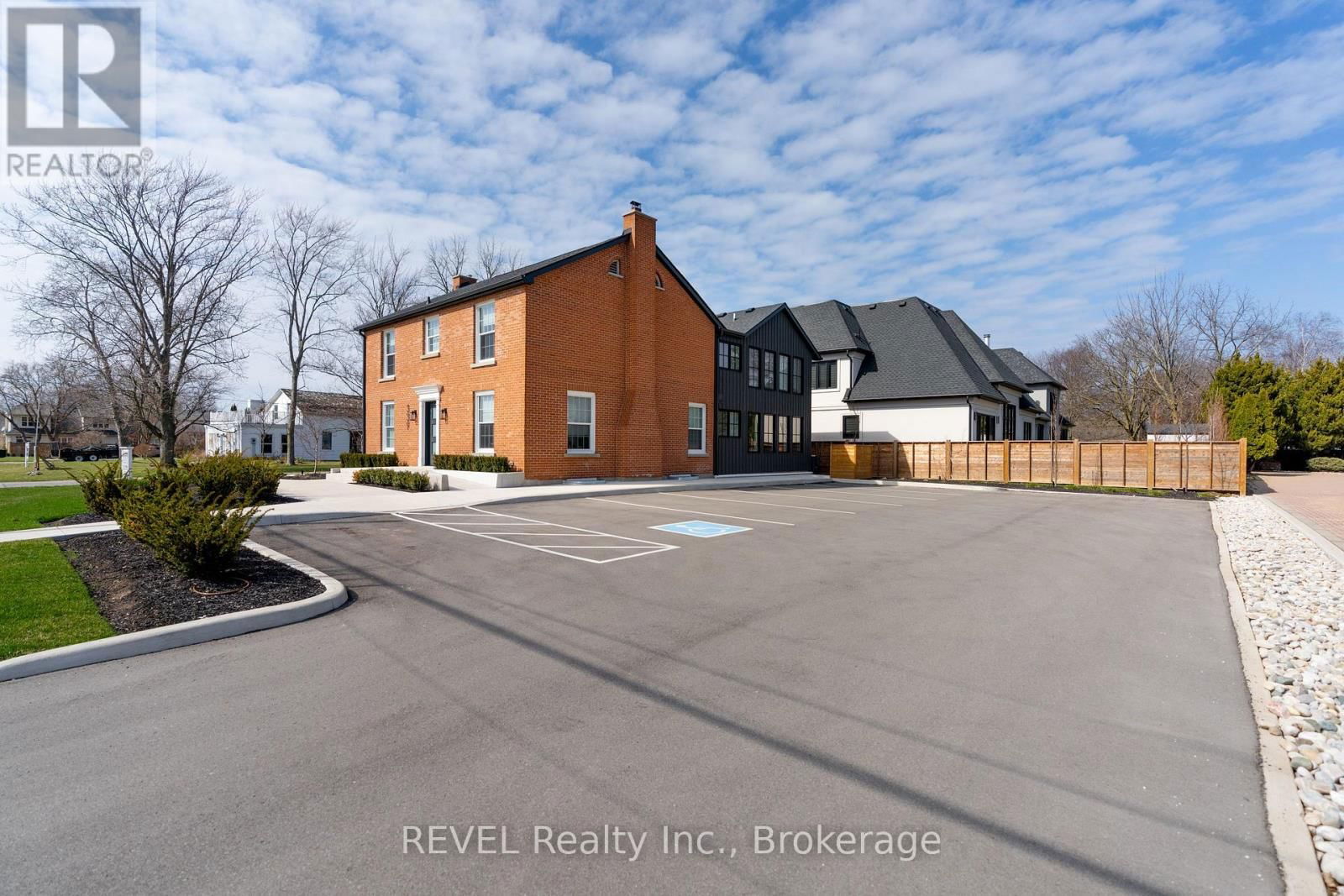 339 MARY STREET Image 6