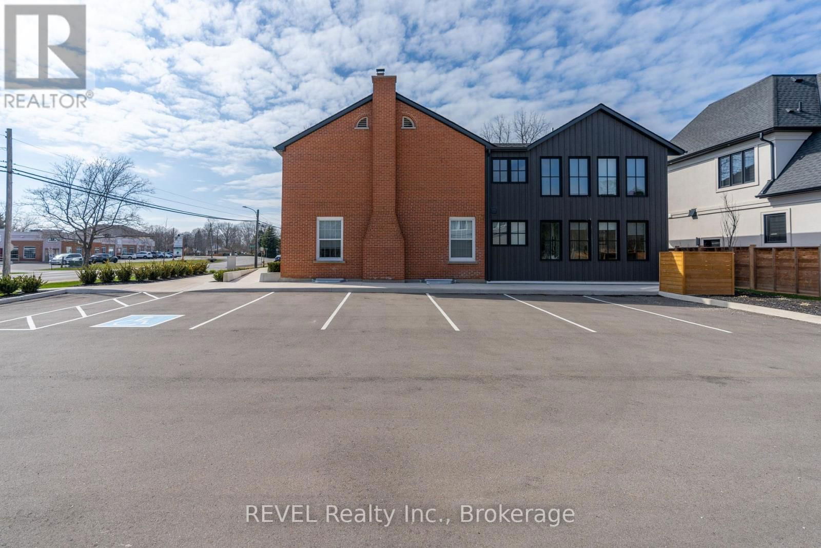 339 MARY STREET Image 7