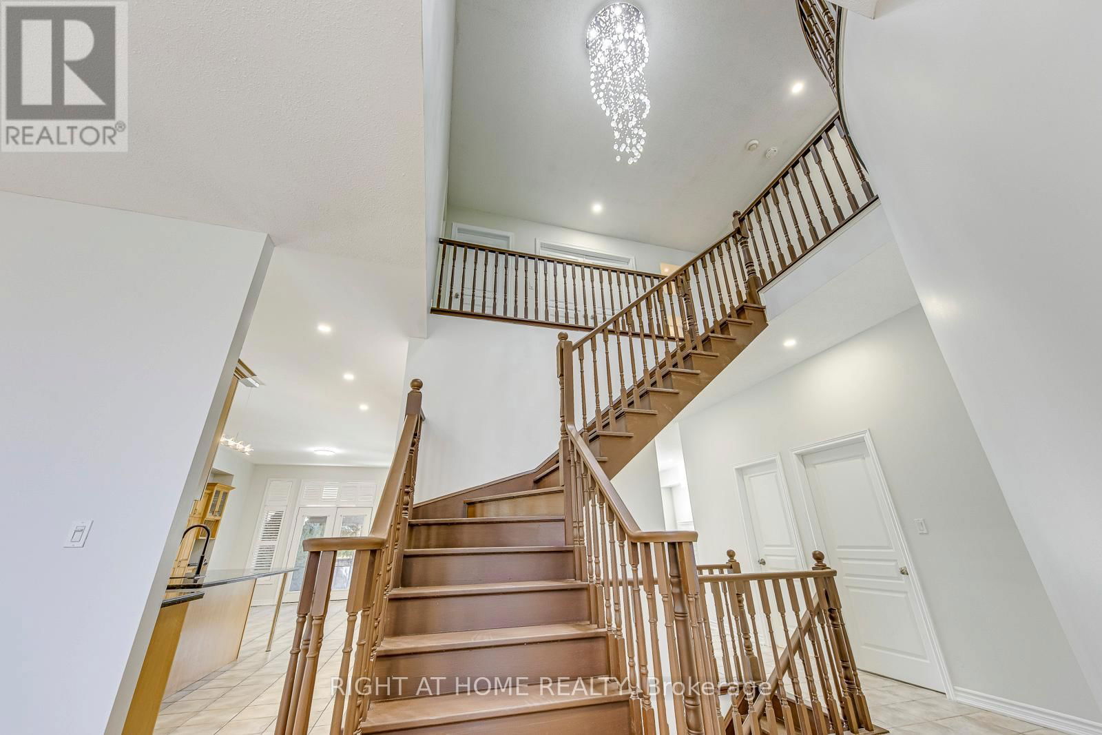 8 HACKAMORE COURT Image 14