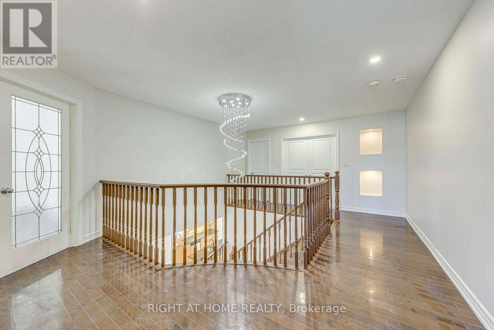 8 HACKAMORE COURT Image 15