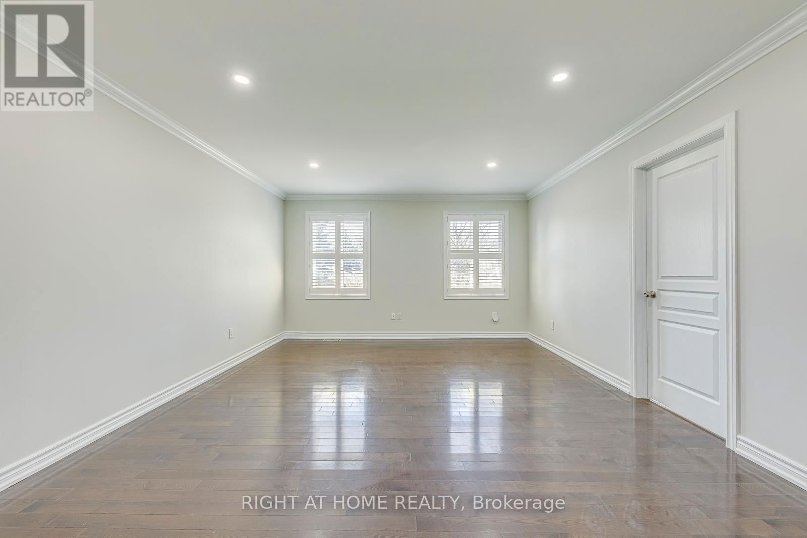 8 HACKAMORE COURT Image 16