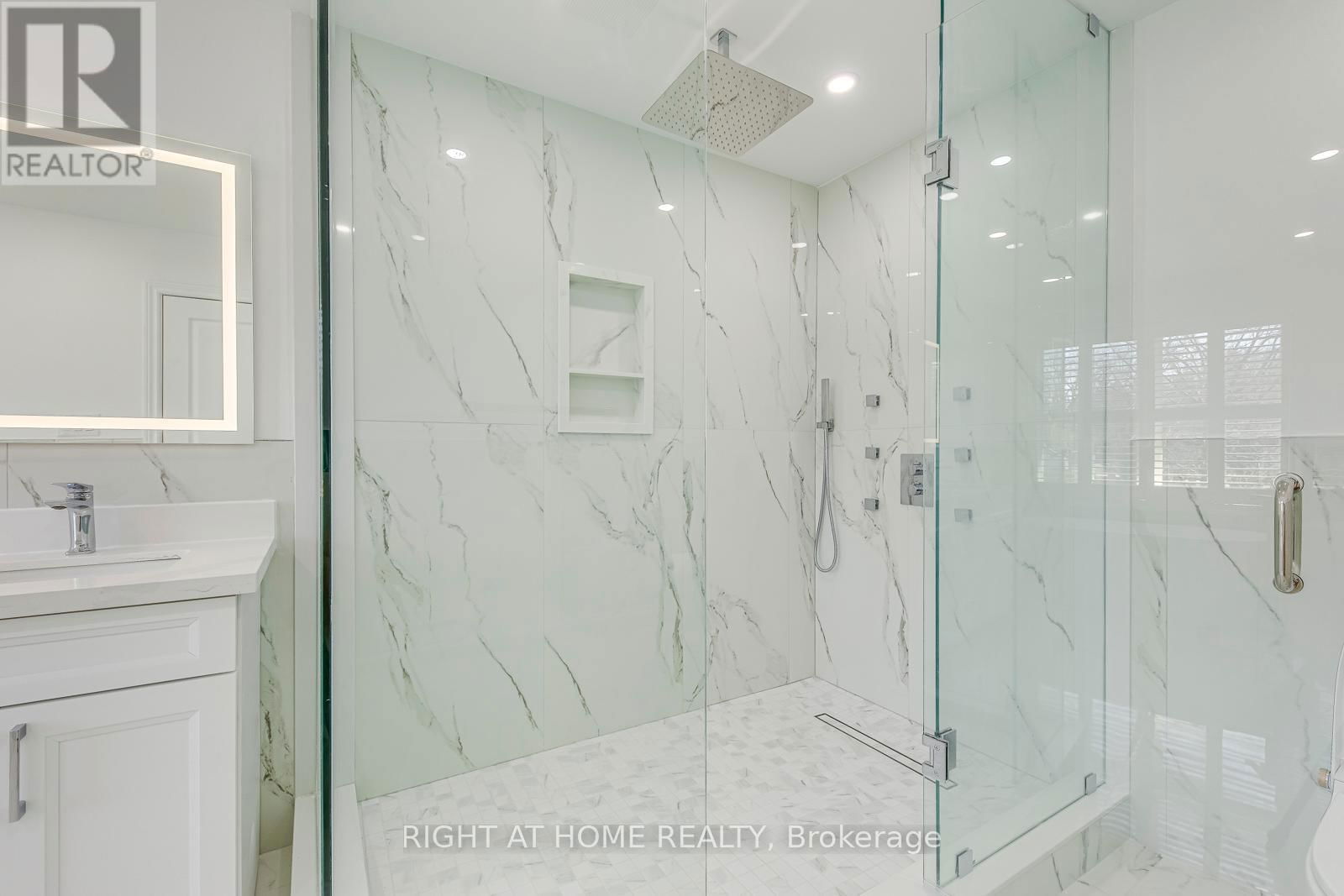 8 HACKAMORE COURT Image 19