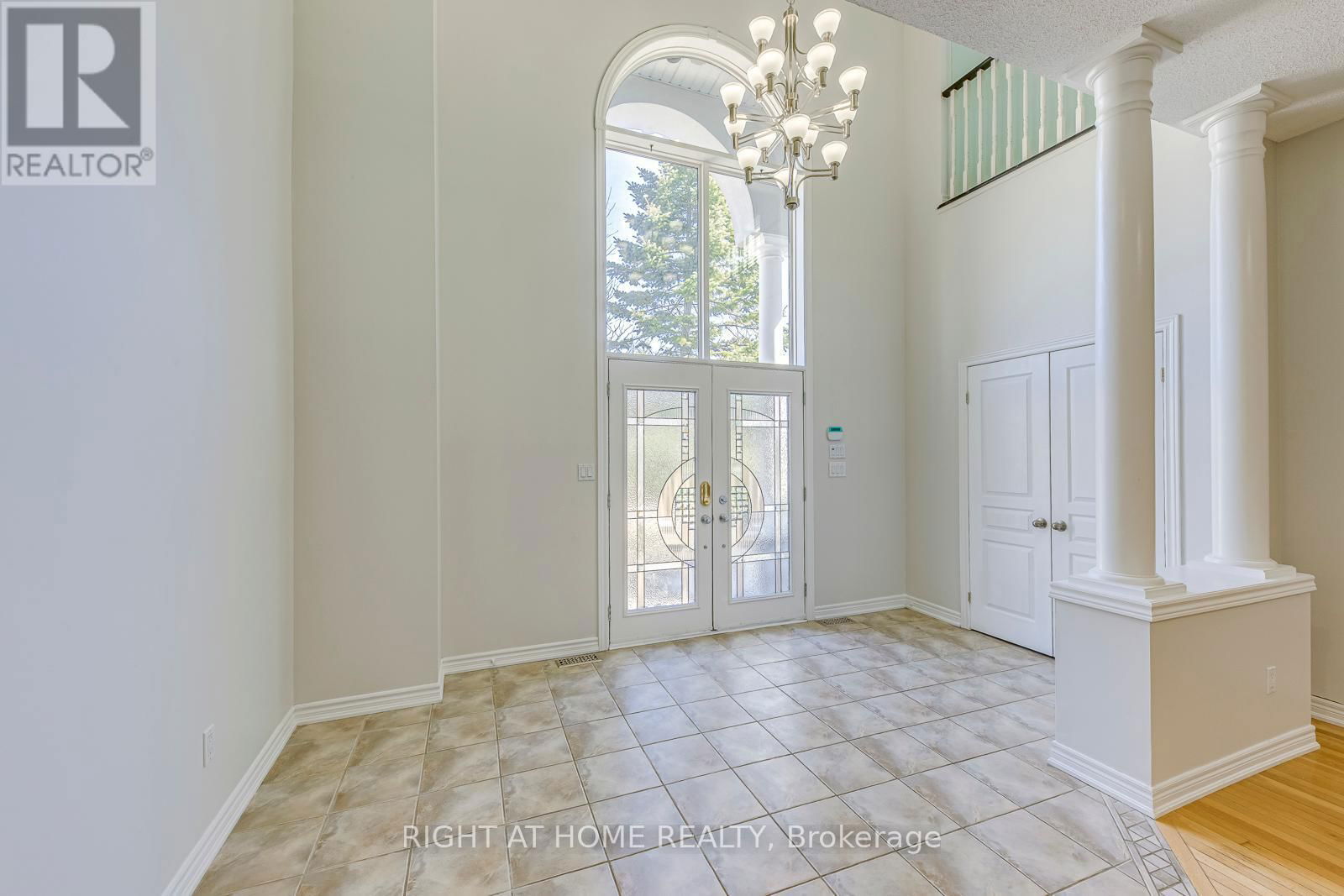 8 HACKAMORE COURT Image 2
